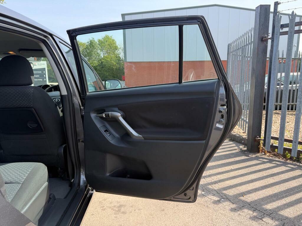 Toyota Verso  Silver #49