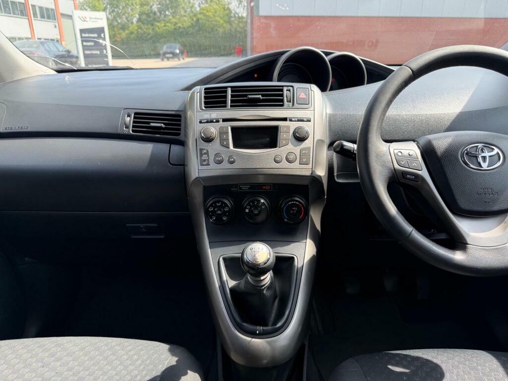 Toyota Verso  Silver #31