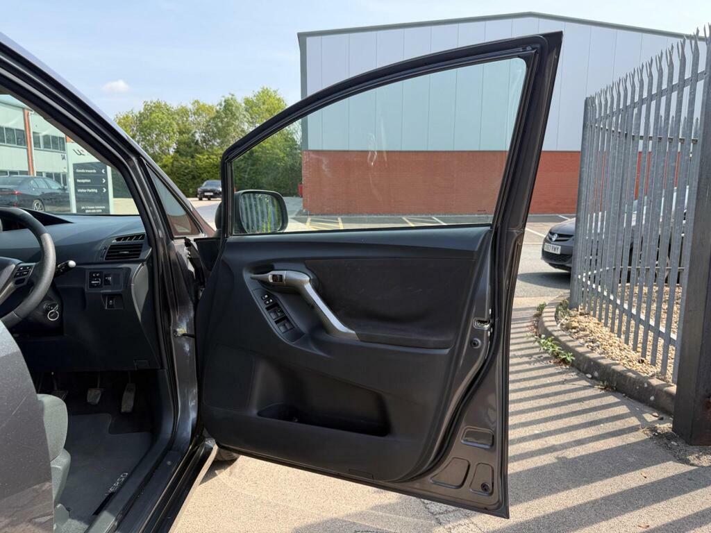 Toyota Verso  Silver #47