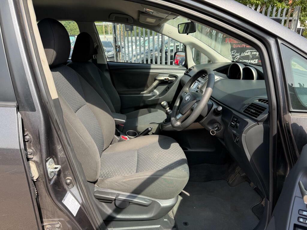 Toyota Verso  Silver #10