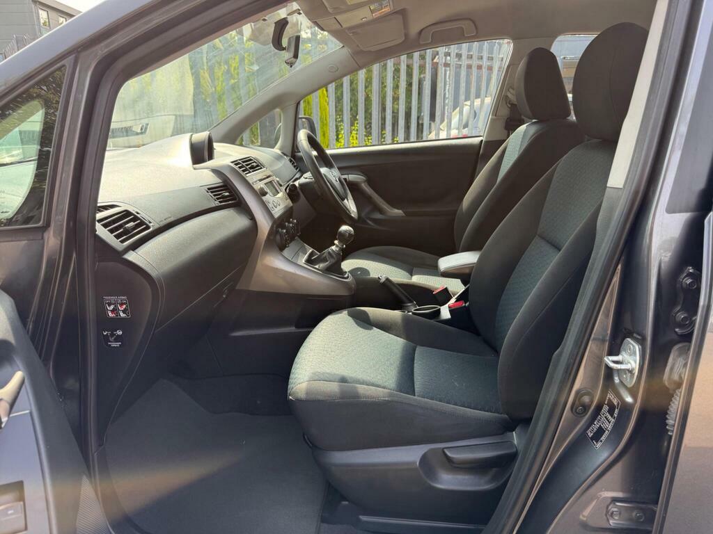 Toyota Verso  Silver #18