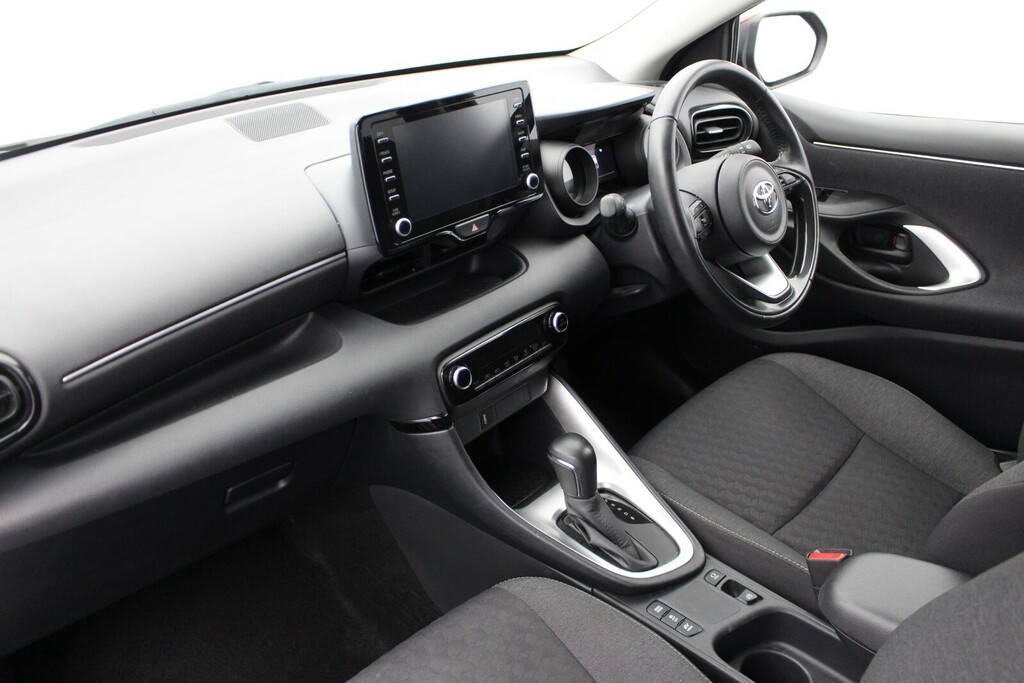 Toyota Yaris 1.5 Hybrid Design Cvt PJ73ZTN Red #5