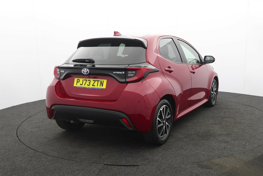 Toyota Yaris 1.5 Hybrid Design Cvt PJ73ZTN Red #3