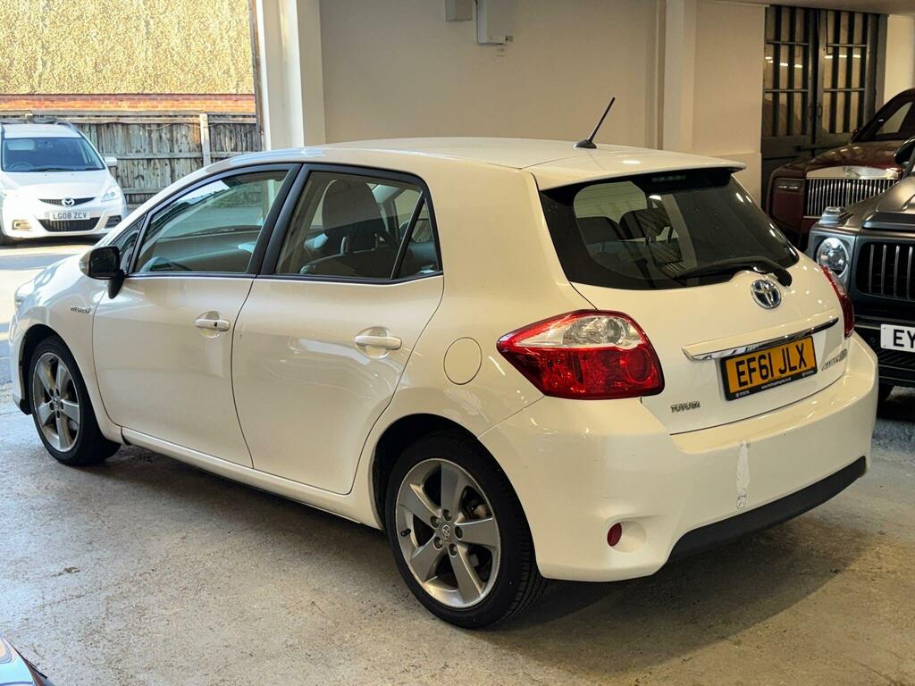 Toyota Auris 1.8 Vvt-h T Spirit Cvt Euro 5 Ss White #5
