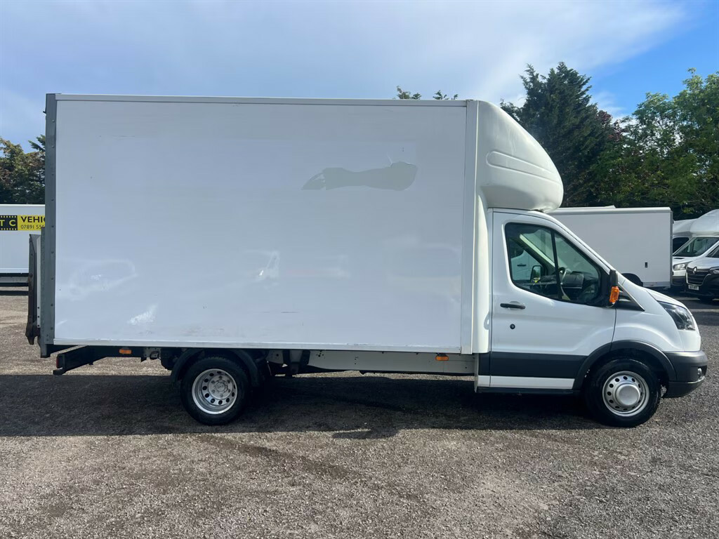 Ford Transit Custom 350 Luton Luton Van CU18WKS White