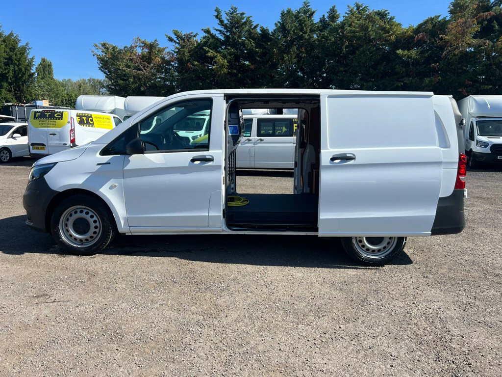 Mercedes-Benz eVito 85Kw 66Kwh Progressive Van Panel Van White #5