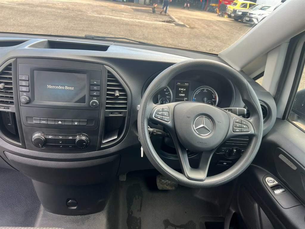 Mercedes-Benz eVito 116 E 66Kwh Premium Fwd L2 6Dr Lwb Silver #11