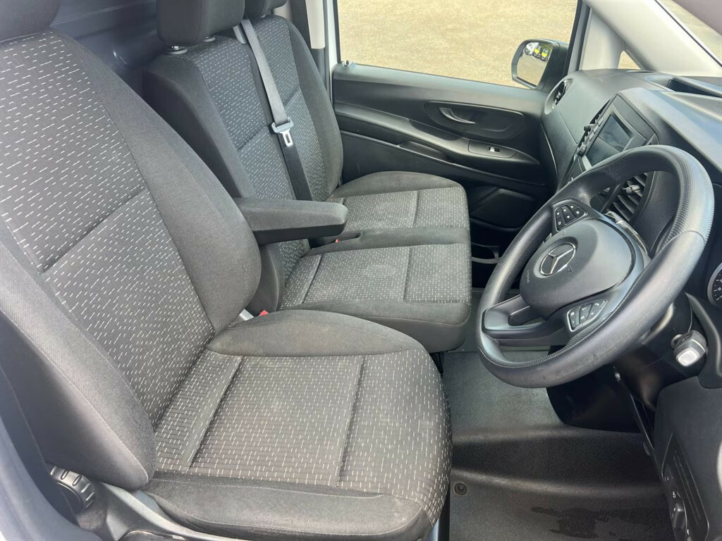 Mercedes-Benz eVito 116 E 66Kwh Premium Fwd L2 6Dr Lwb Silver #18