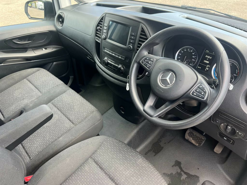 Mercedes-Benz eVito 116 E 66Kwh Premium Fwd L2 6Dr Lwb Silver #10