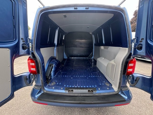 Volkswagen Transporter 2L Highline Black #9