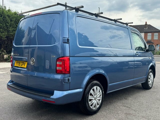 Volkswagen Transporter 2L Highline Black #7