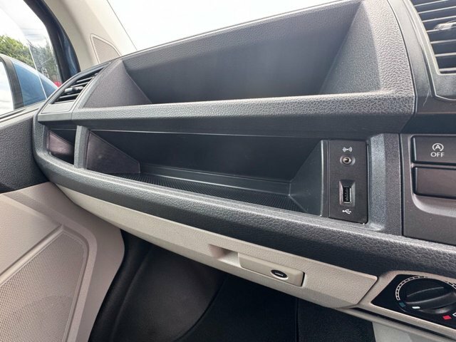Volkswagen Transporter 2L Highline Black #19