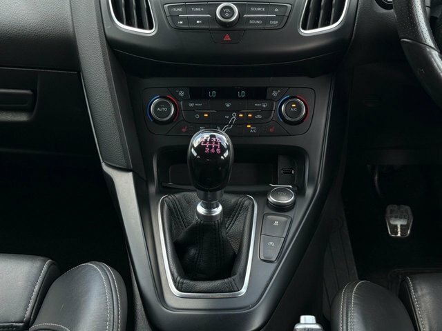 Ford Focus Hatchback Grey #5