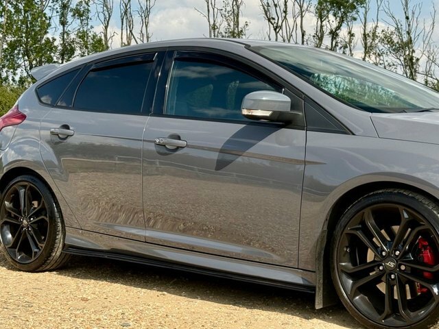 Ford Focus Hatchback Grey #17