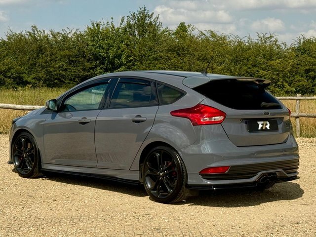 Ford Focus Hatchback Grey #2