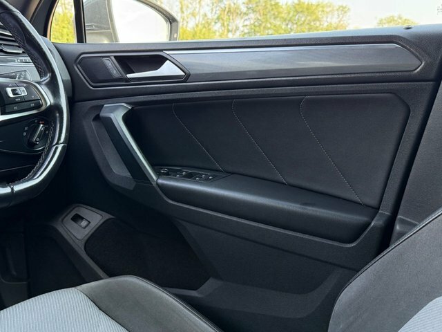 Volkswagen Tiguan Elegance White #15