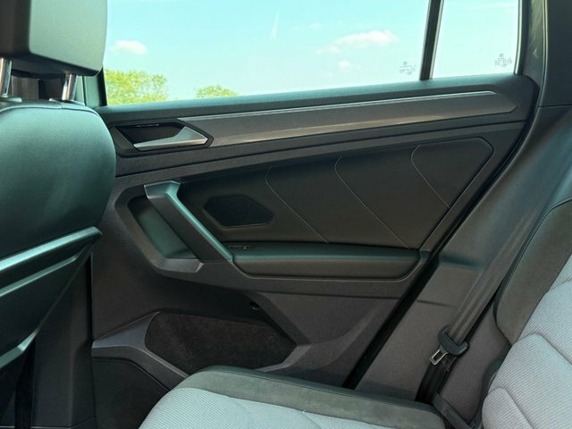 Volkswagen Tiguan Elegance White #14
