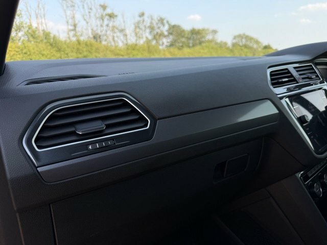 Volkswagen Tiguan Elegance White #8