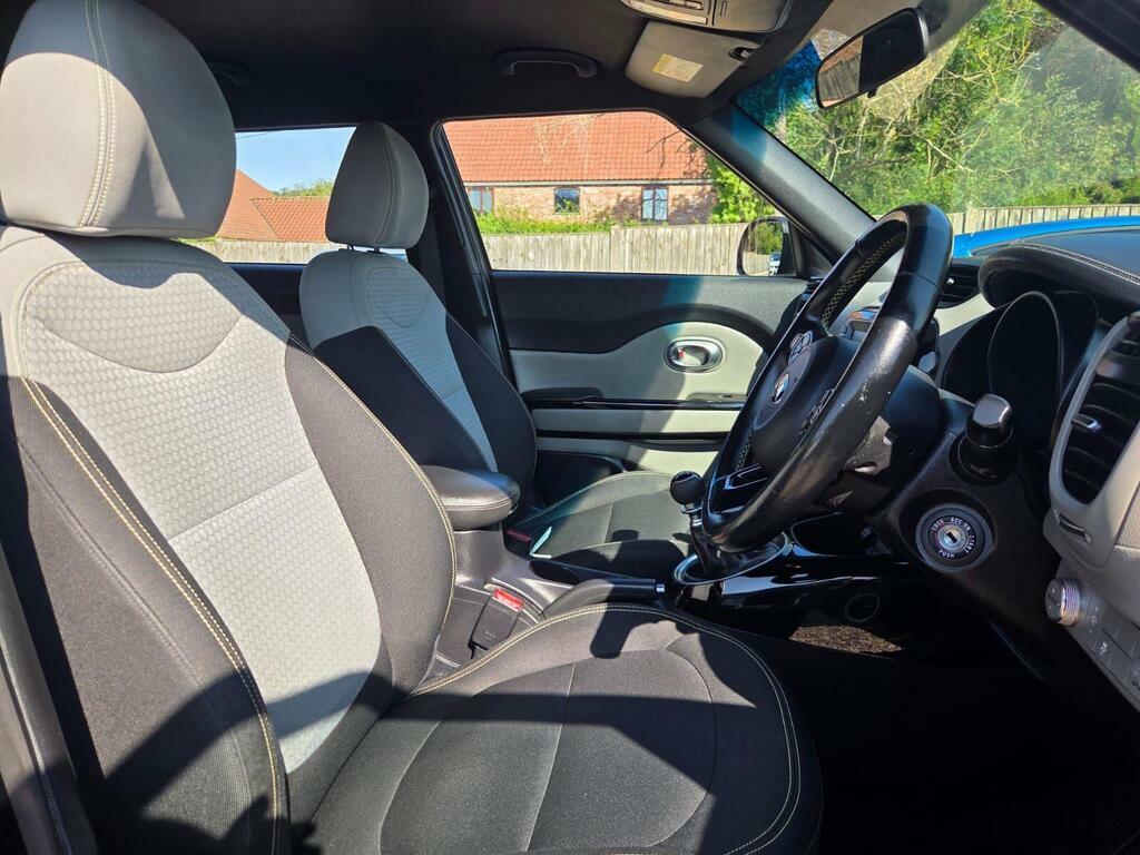 Kia Soul Connect Plus White #10