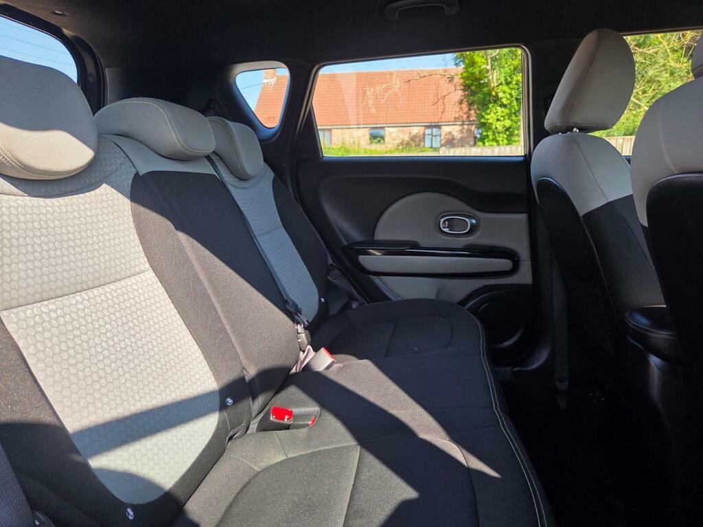 Kia Soul Connect Plus White #11