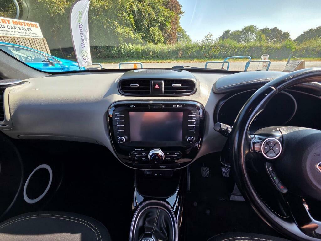 Kia Soul Connect Plus White #9