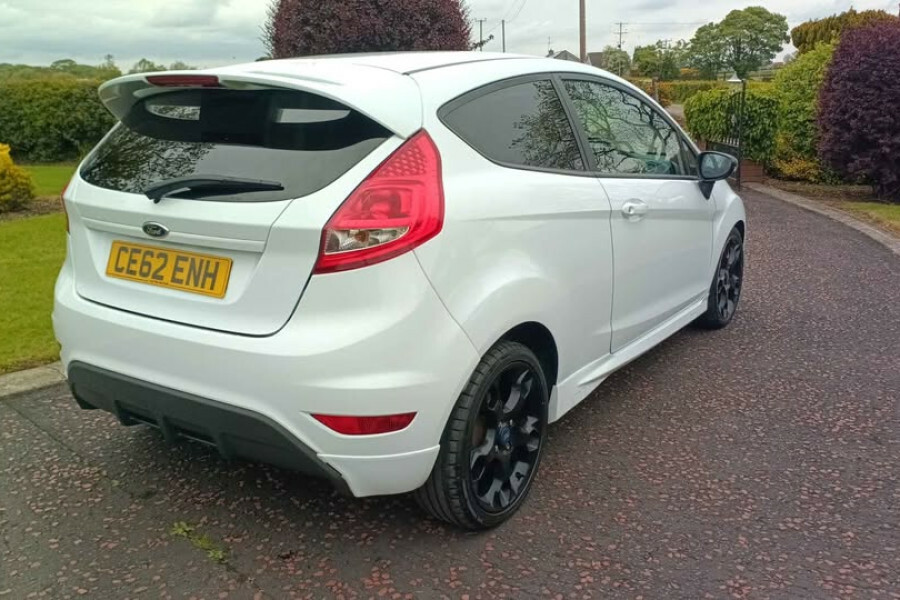 Ford Fiesta Hatchback White #3