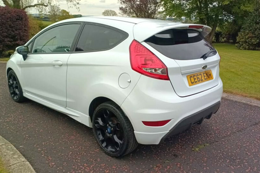Ford Fiesta Hatchback White #4