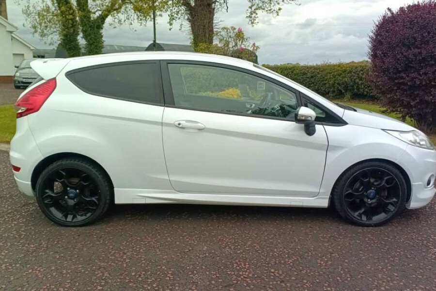 Ford Fiesta Hatchback White #2