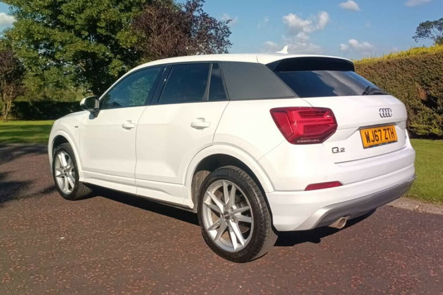 Audi Q2 Suv White #4