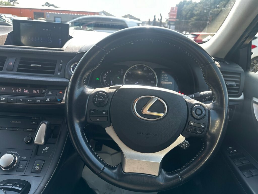 Lexus CT 200H 1.8 Advance Cvt White #17