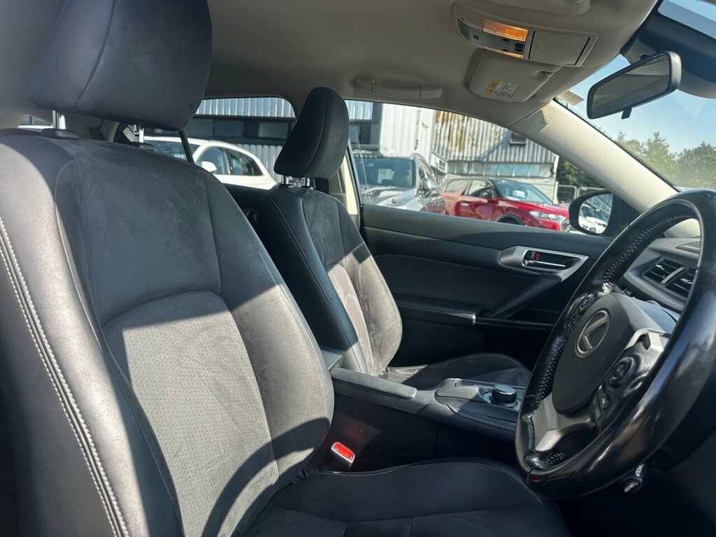 Lexus CT 200H 1.8 Advance Cvt White #22