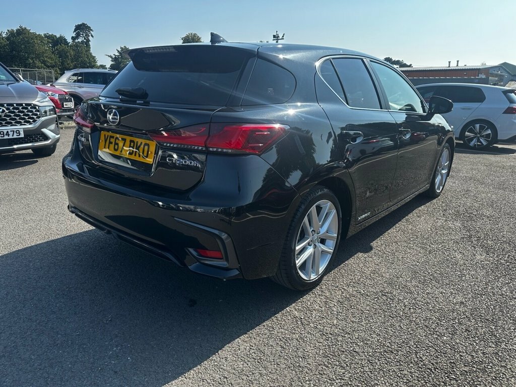 Lexus CT 200H 1.8 Advance Cvt White #7