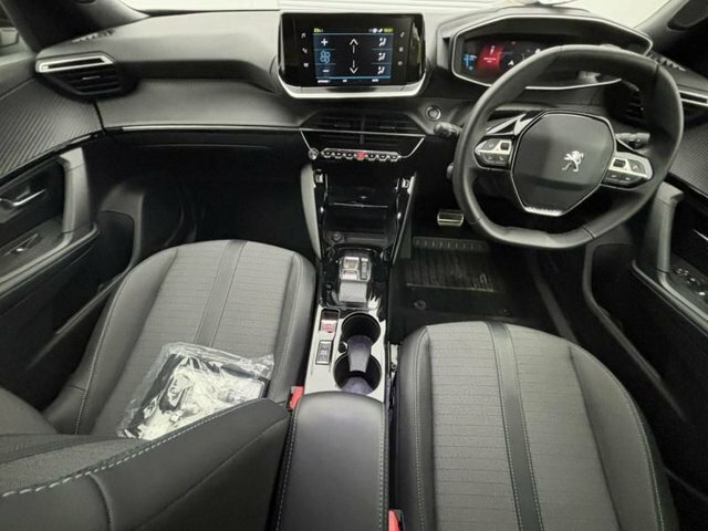 Peugeot e-2008 50Kwh Allure Premium Suv 7Kw Black #4