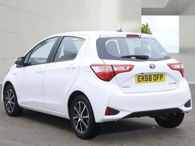 Toyota Yaris 1.5 Vvt-h Icon Tech Hatchback Hybrid E- White #3