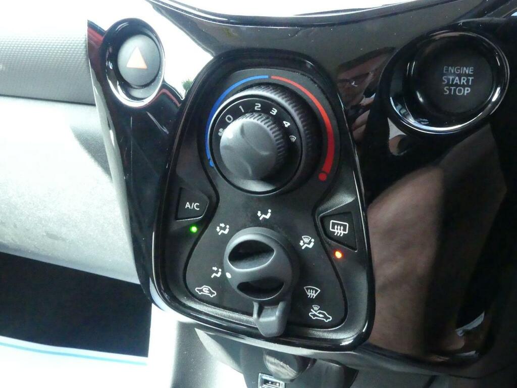 Peugeot 108 1.0 72 Active Black #17