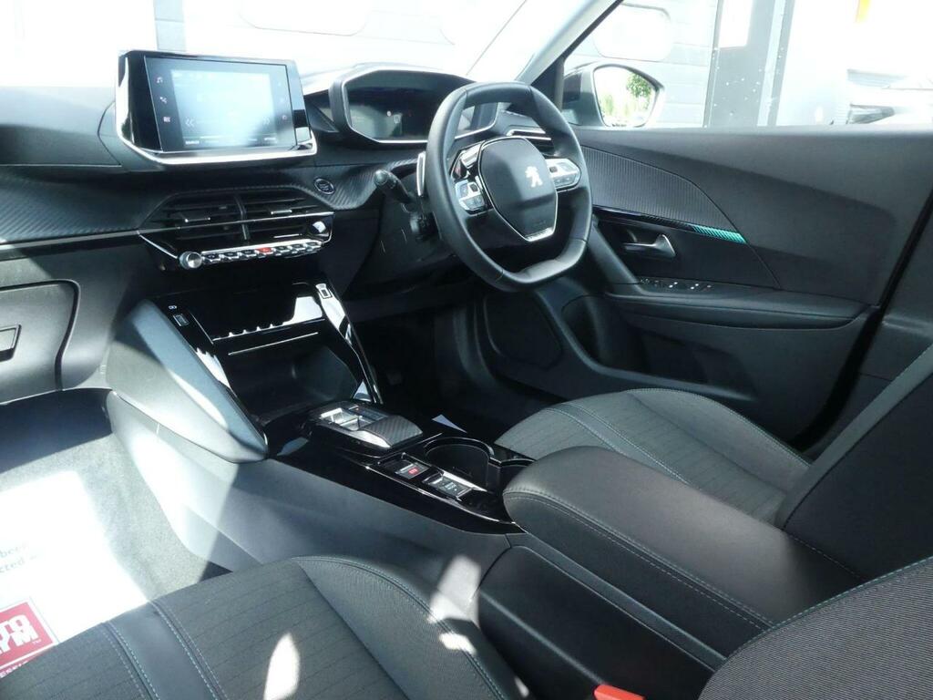 Peugeot 2008 1.2 Puretech Allure Premium Eat Euro 6 S S White #2