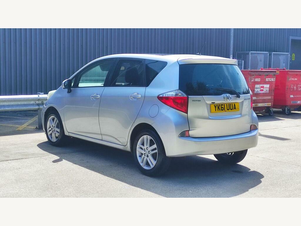 Toyota Verso-S 1.33 Dual Vvt-i T Spirit Euro 5 Silver #4