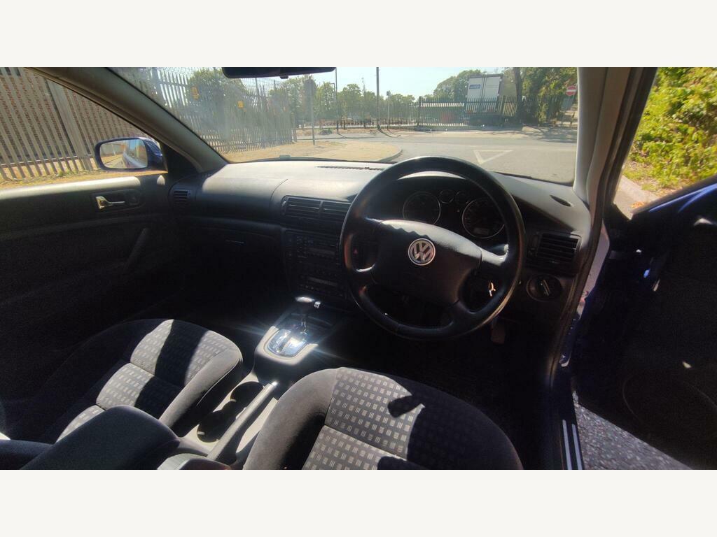 Volkswagen Passat 1.9 Se Tdi 129 Bhp Black #8