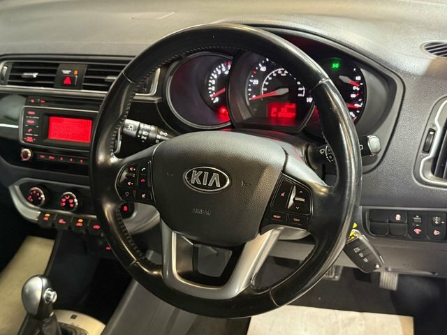 Kia RIO Hatchback Black #7
