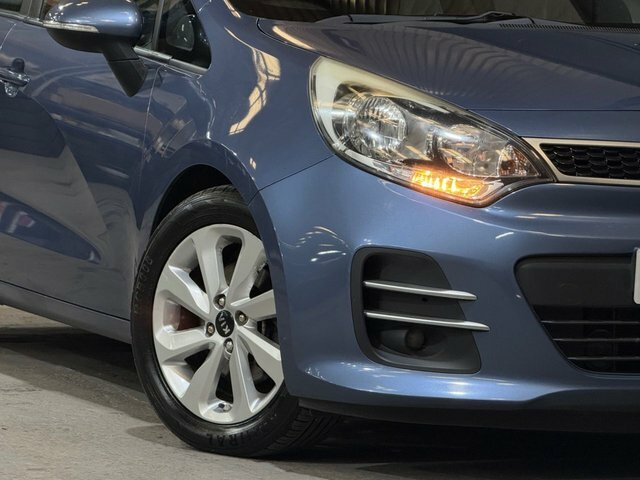 Kia RIO Hatchback Black #16