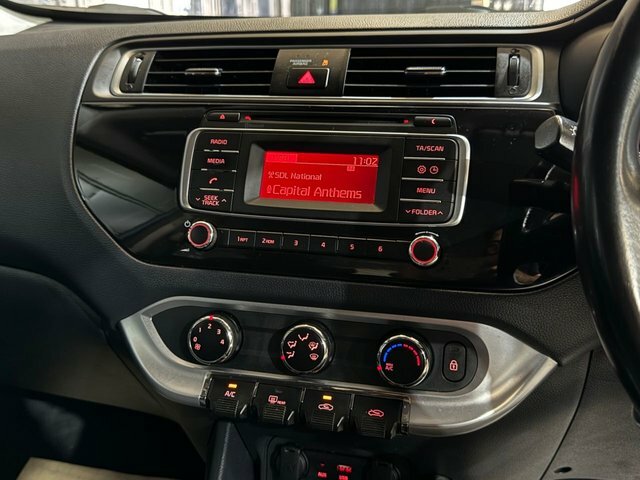 Kia RIO Hatchback Black #10