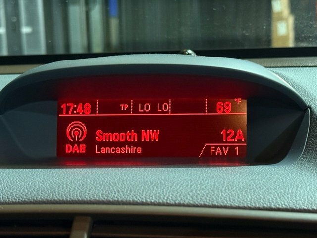 Vauxhall Mokka Hatchback Black #35