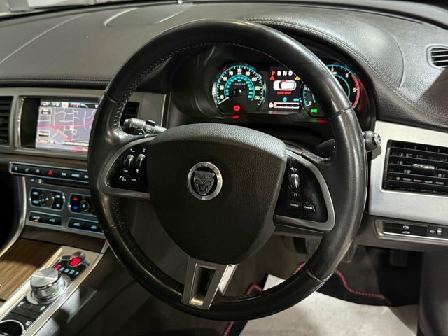 Jaguar XF 2.2D 200 Luxury Red #46