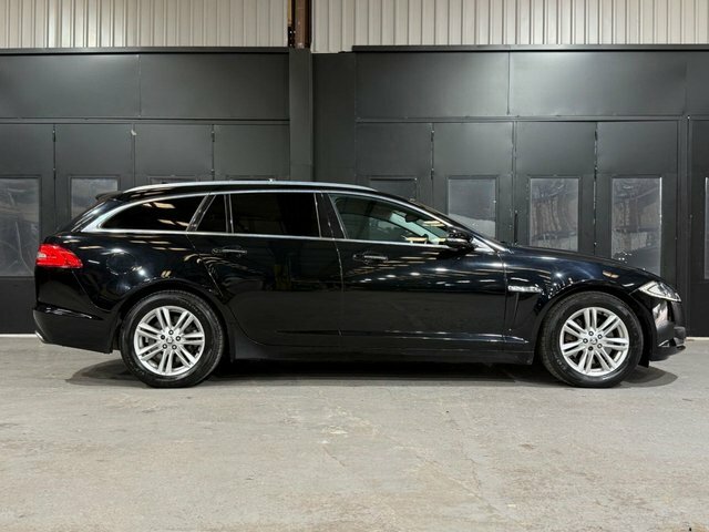 Jaguar XF Luxury Sportbrake Black #3