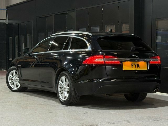 Jaguar XF Luxury Sportbrake Black #4