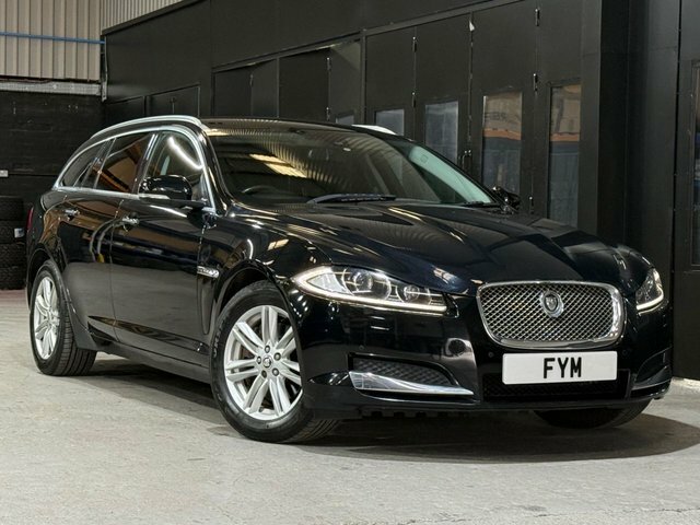 Jaguar XF Luxury Sportbrake Black #2