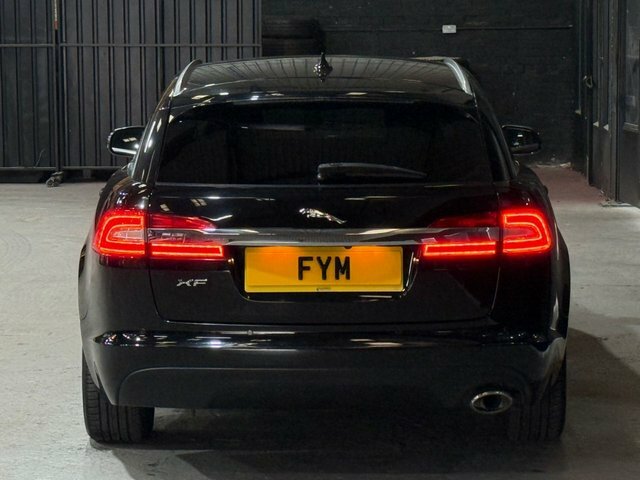 Jaguar XF Luxury Sportbrake Black #6