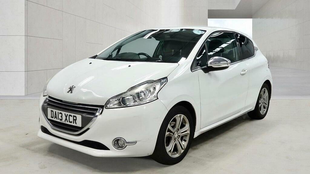 Peugeot 208 1.2 Vti Allure Euro 5 White #2