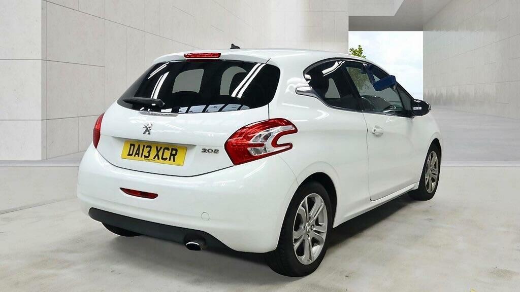 Peugeot 208 1.2 Vti Allure Euro 5 White #6