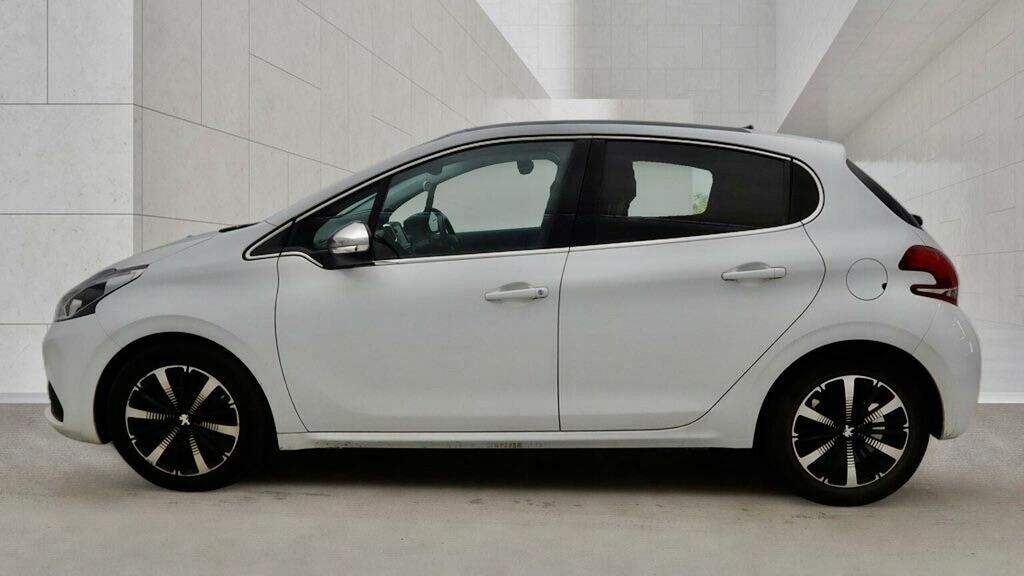 Peugeot 208 1.2 Puretech Allure Premium Euro 6 White #4
